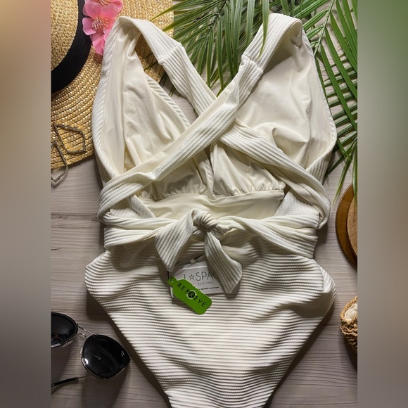 L*SPACE ★ Eco Chic Repreve One Piece Swimsuit - Picture 12 of 15